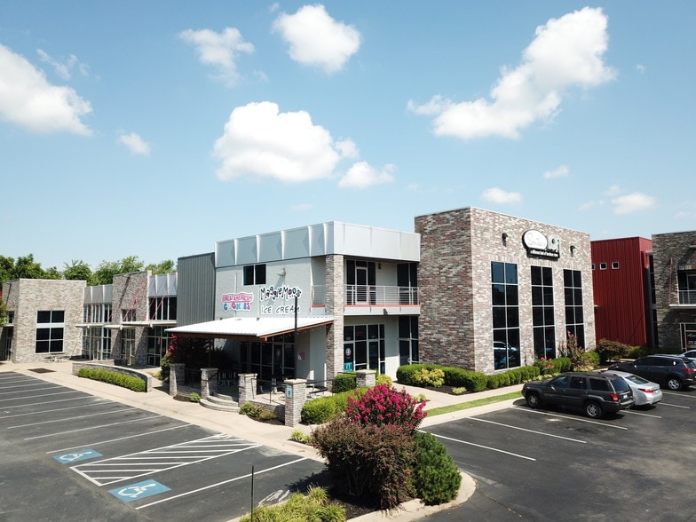 More Photos Of 3155 N College Ave, Fayetteville Storefront Retail Office For Lease
