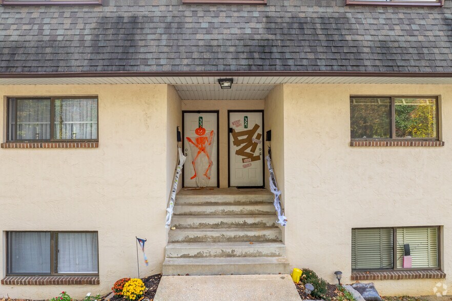 More Photos Of 30 N Waterloo Rd, Devon Apartments For Sale