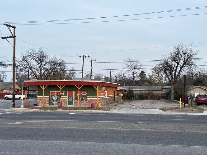 More Photos Of 5402 S Zarzamora St, San Antonio Restaurant For Sale