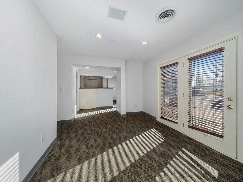 More Photos Of 5933 Stoney Creek Dr, Fort Wayne Office Residential For Sale