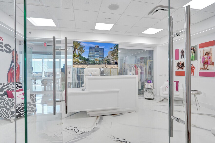 More Photos Of 18851 NE 29th Ave, Aventura Office For Lease