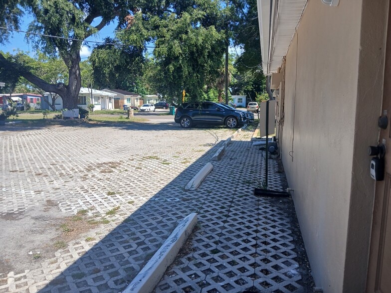 More Photos Of 5290 Seminole Blvd, Saint Petersburg Office For Sale