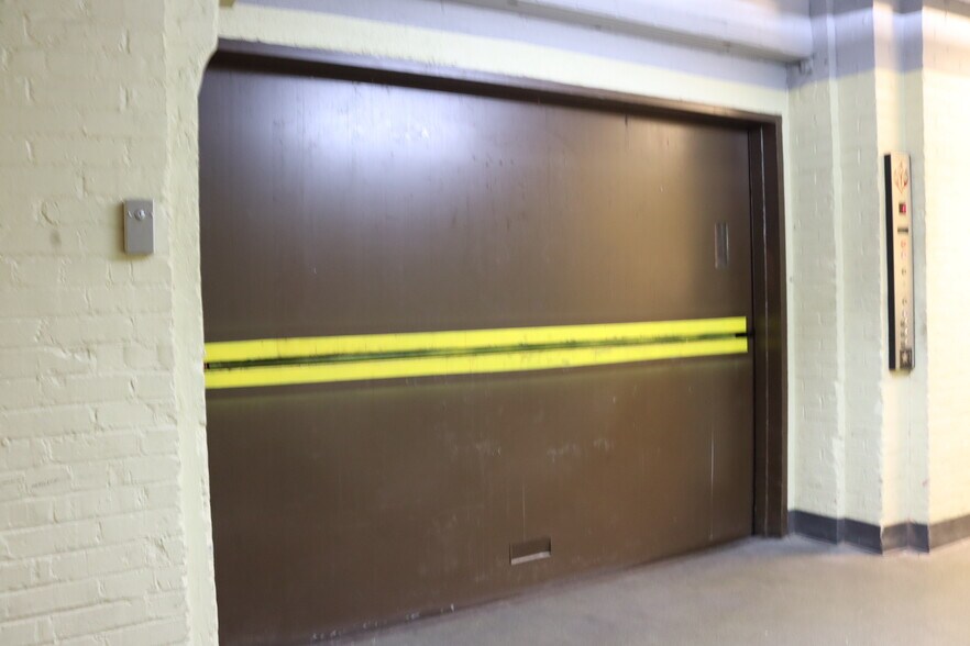 More Photos Of 100 Cherokee Blvd, Chattanooga Office For Sale