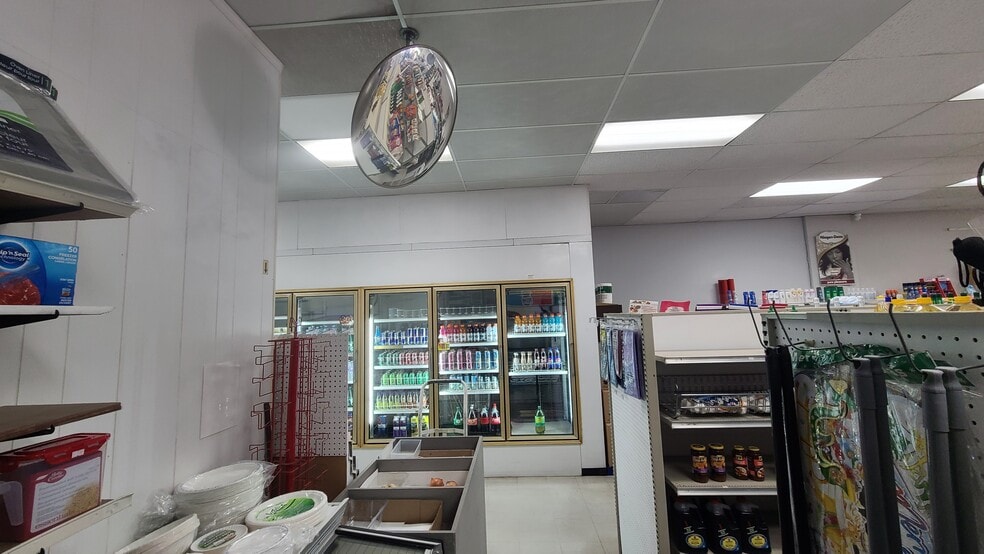 More Photos Of 2840 Bainbridge Ave, Burnaby General Retail For Lease