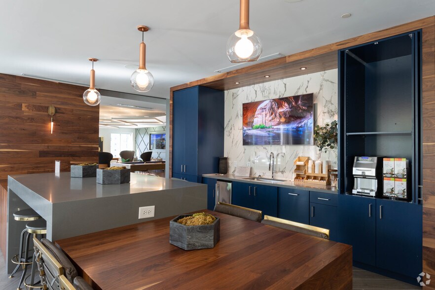 More Photos Of 880 W Peachtree St NW, Atlanta Apartments For Lease