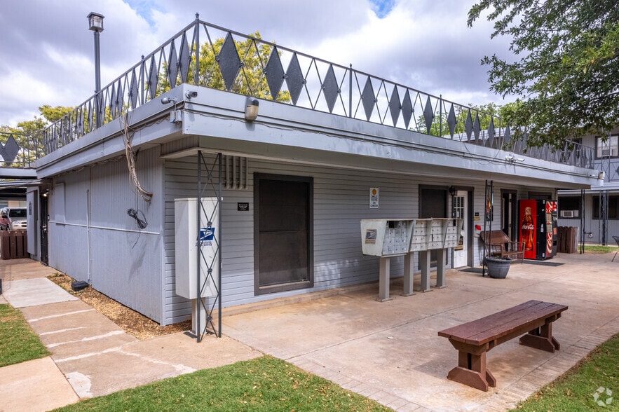 More Photos Of 2301 50th St, Lubbock Apartments For Sale