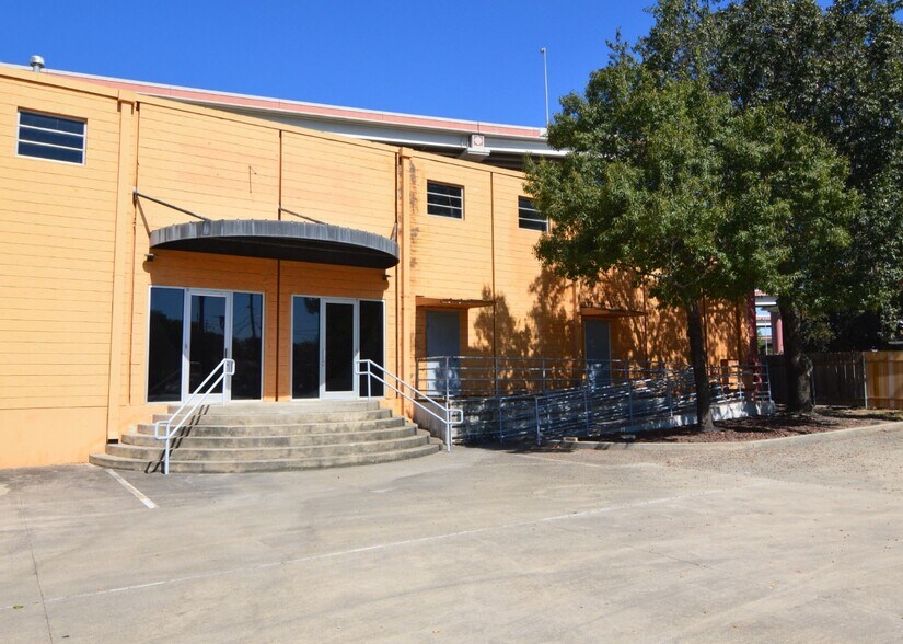 More Photos Of 202 NE Loop 410, San Antonio Flex For Lease