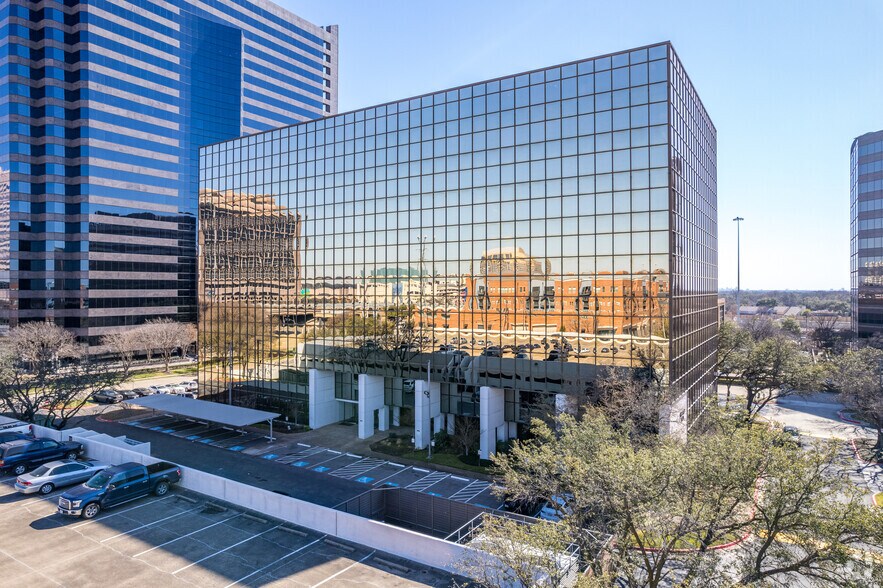 More Photos Of 4835 Lyndon B Johnson Fwy, Dallas Unknown For Lease