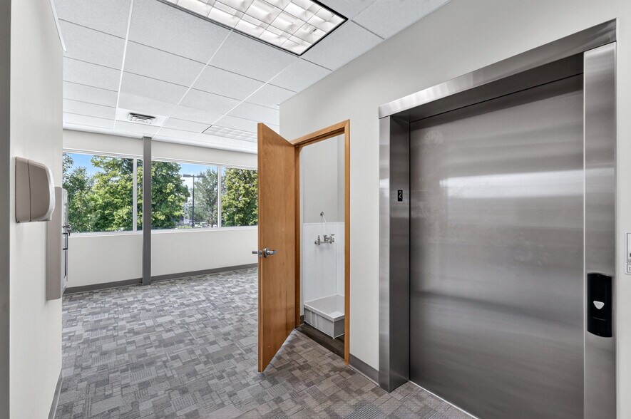 More Photos Of 2208 N Swing Ln, Liberty Lake Medical For Lease