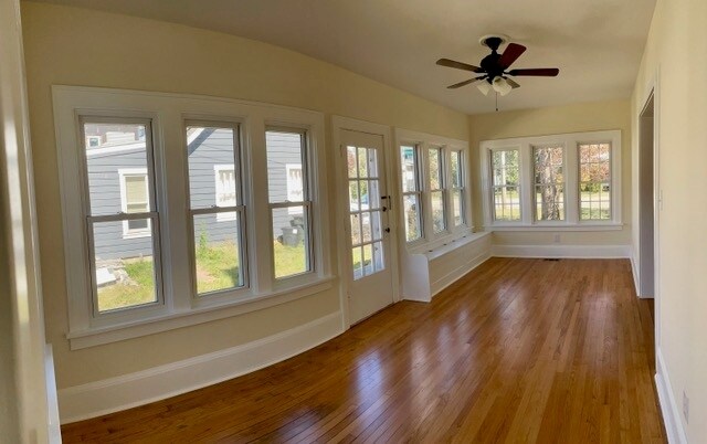 More Photos Of 208 S Elm St, Three Oaks Storefront For Sale