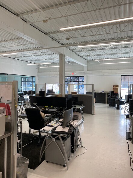 More Photos Of 445 Plasamour Dr NE, Atlanta Light Distribution For Lease