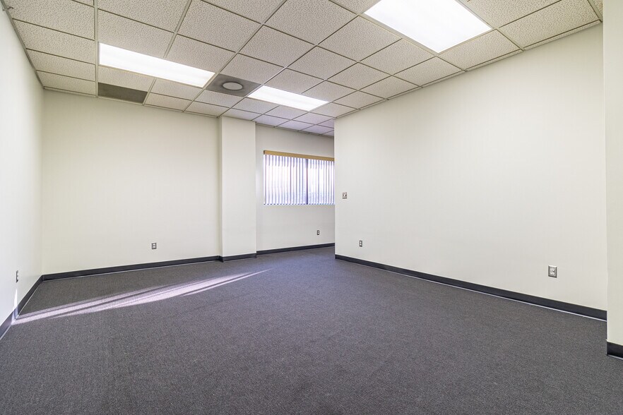 More Photos Of 3021 Liberty Ave, Pittsburgh Warehouse For Sale