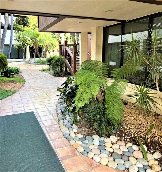 More Photos Of 30423 Canwood St, Agoura Hills Office For Sale