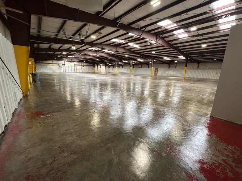 More Photos Of 401 SE 59th St, Oklahoma City Distribution For Sale