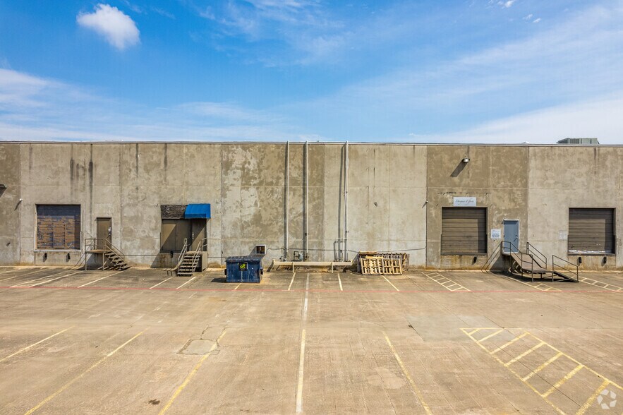 More Photos Of 2201 Brookwood Dr, Little Rock Light Distribution For Lease