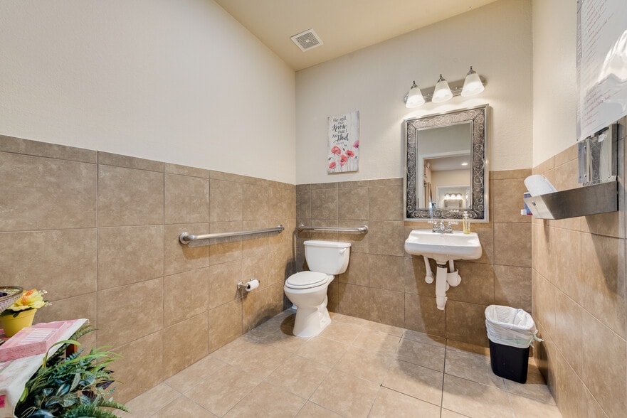 More Photos Of 108 N Chattey Rd, DeSoto Religious Facility For Sale