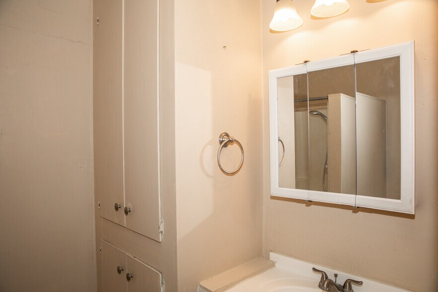 More Photos Of 515 Colorado, Burton Apartments For Sale