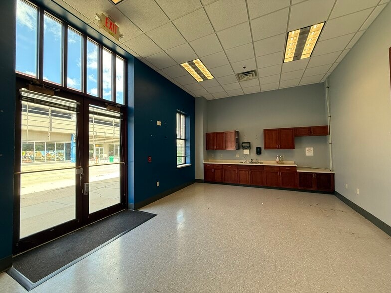 More Photos Of 110-301 N Adams St, Green Bay Office Residential For Sale