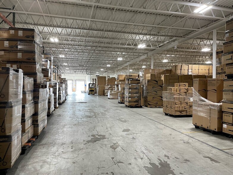 More Photos Of 301 Commerce Rd, Linden Warehouse For Lease