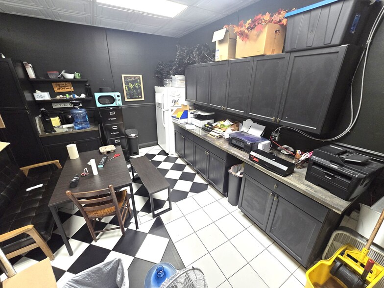 More Photos Of 4953 Le Chalet Blvd, Boynton Beach Storefront Retail Office For Lease