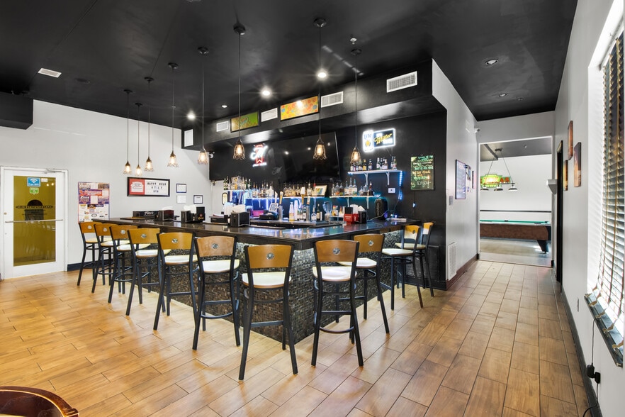 More Photos Of 410 Us Highway 79 S, Henderson Hotel For Lease