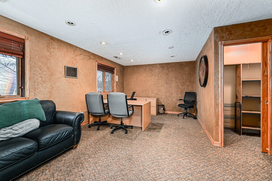 More Photos Of 423 S 42nd St, Kansas City Warehouse For Sale