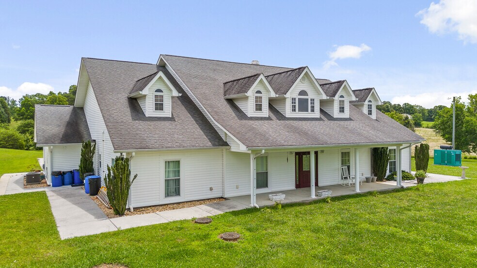 More Photos Of 419 Pin Hook Rd, Spring City Assisted Living For Sale