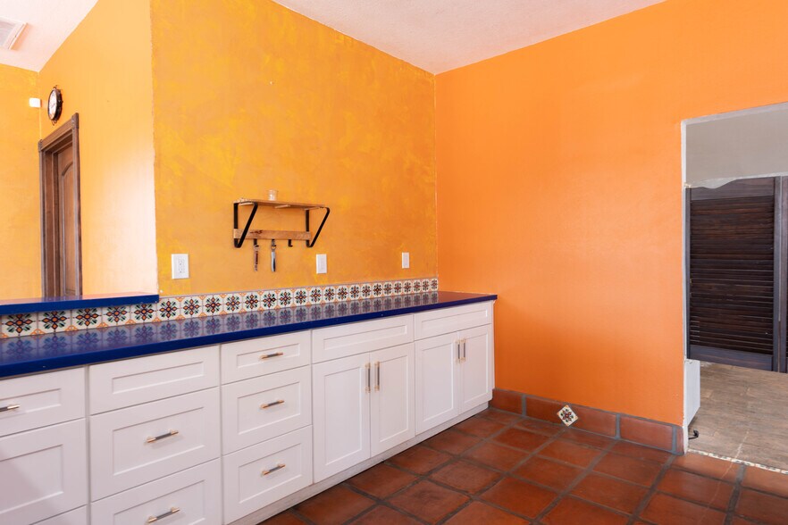 More Photos Of 2112 E California Ave, Bakersfield Restaurant For Sale