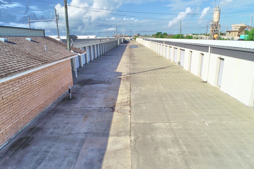 More Photos Of 5849 Holly Rd, Corpus Christi Self Storage For Sale