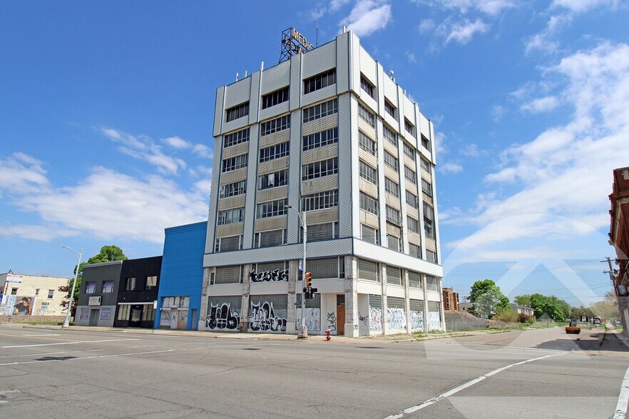 13700 Woodward Ave  