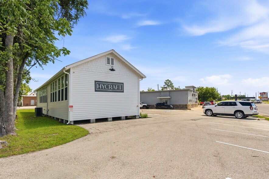 More Photos Of 21012 Eva St, Montgomery Freestanding For Sale