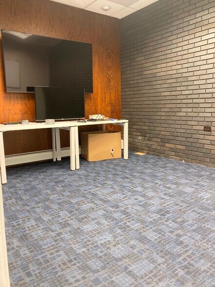 More Photos Of 4639 W Armitage Ave, Chicago Office For Sale