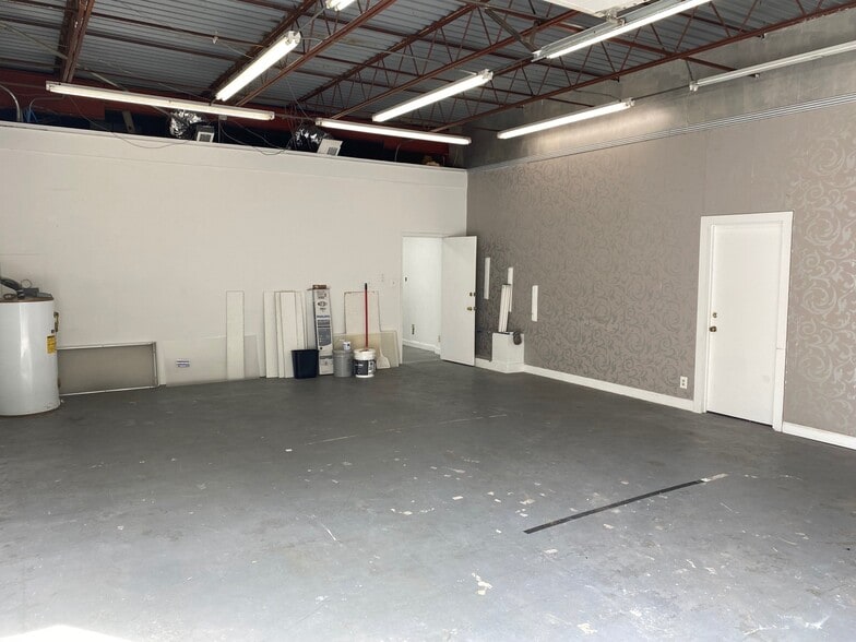 More Photos Of 4218-4220 Centergate St, San Antonio Research And Development For Lease