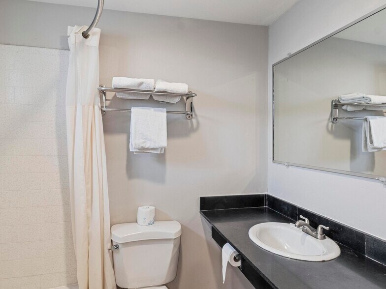 More Photos Of 175 E Center St, Panguitch Hotel For Sale