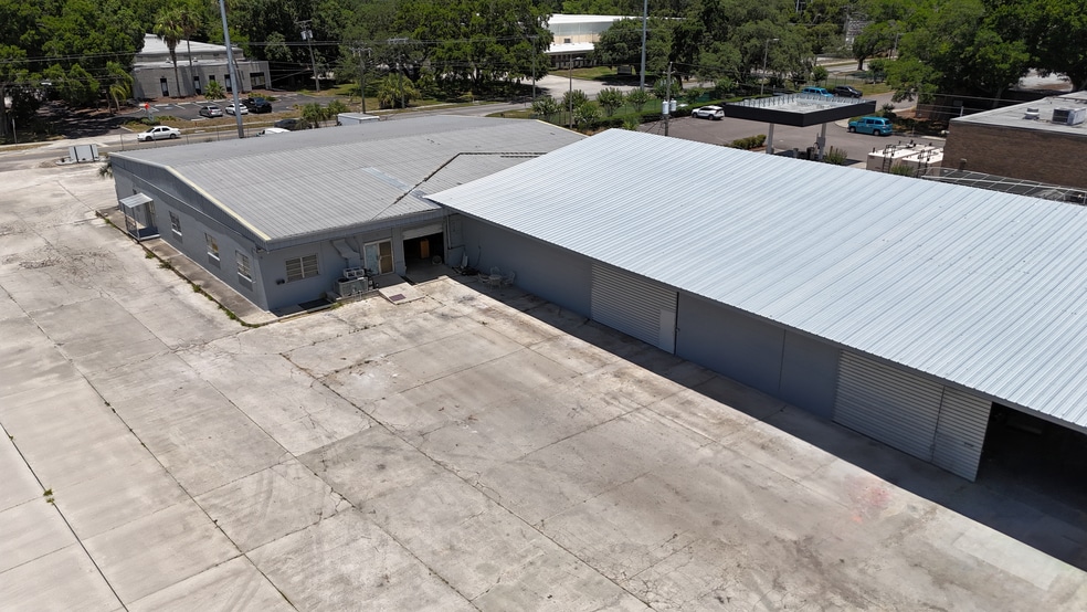 More Photos Of 2705 E Hanna Ave, Tampa Warehouse For Lease
