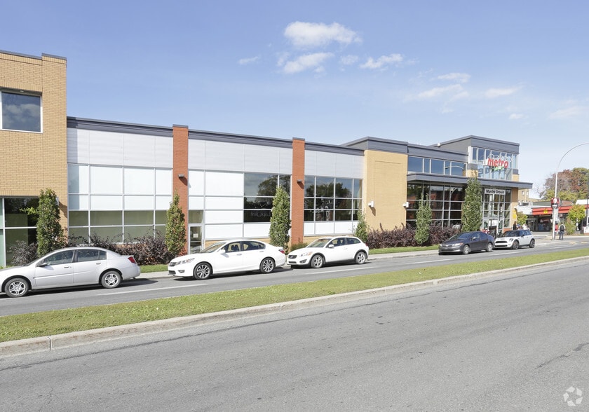More Photos Of 395-425 Rue Saint-Charles O, Longueuil Supermarket For Lease