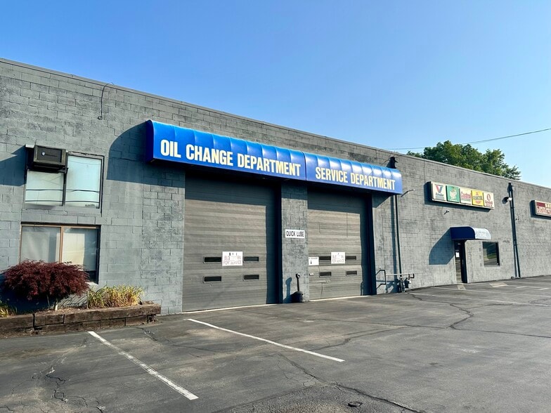 More Photos Of 2821 Garland St, Niles Auto Repair For Sale