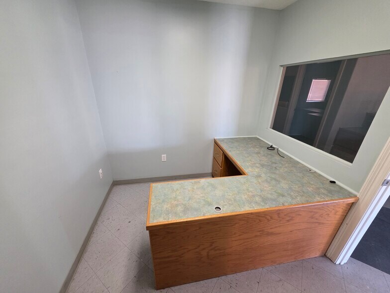 More Photos Of 3708 Highway 27 S, Sulphur Flex For Sale