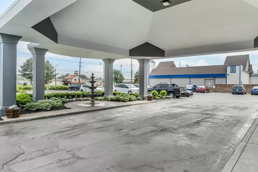 More Photos Of 30375 Plymouth Rd, Livonia Hotel For Lease