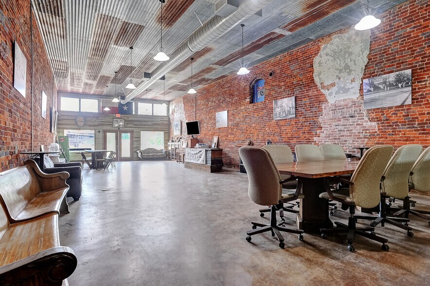 More Photos Of 101 Haning, Howe Storefront For Sale