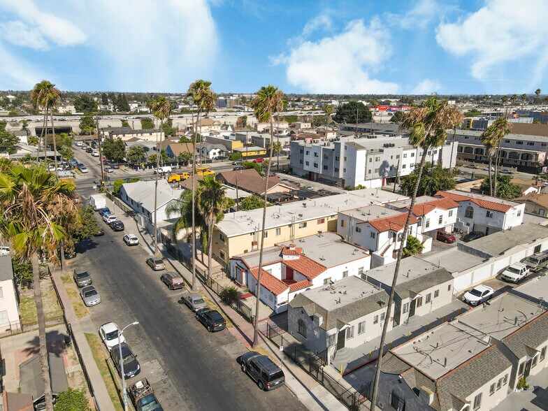 More Photos Of 520 W 82nd St, Los Angeles Apartments For Sale
