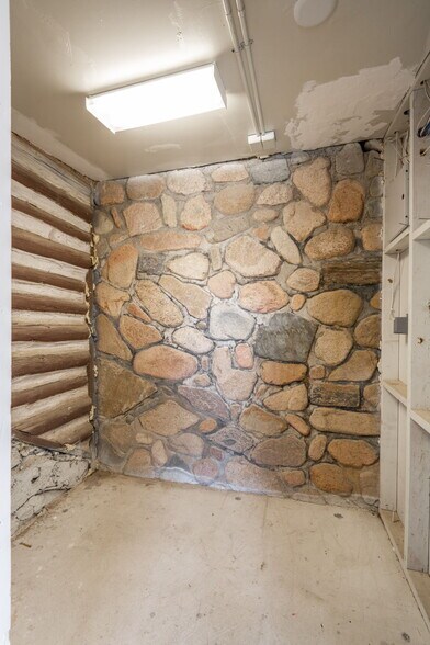 More Photos Of 815 S Dunivin Ln, Dewey Office For Sale