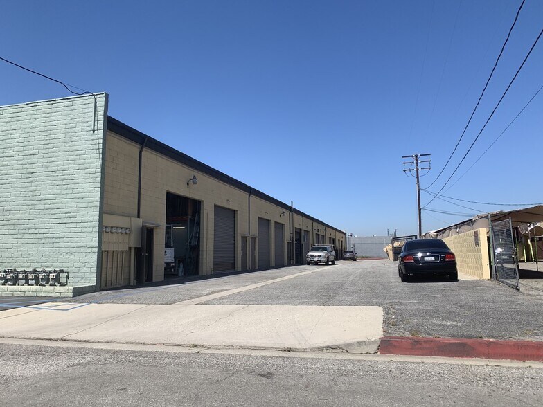 More Photos Of 1001-1025 W Foothill Blvd, Azusa Warehouse For Lease