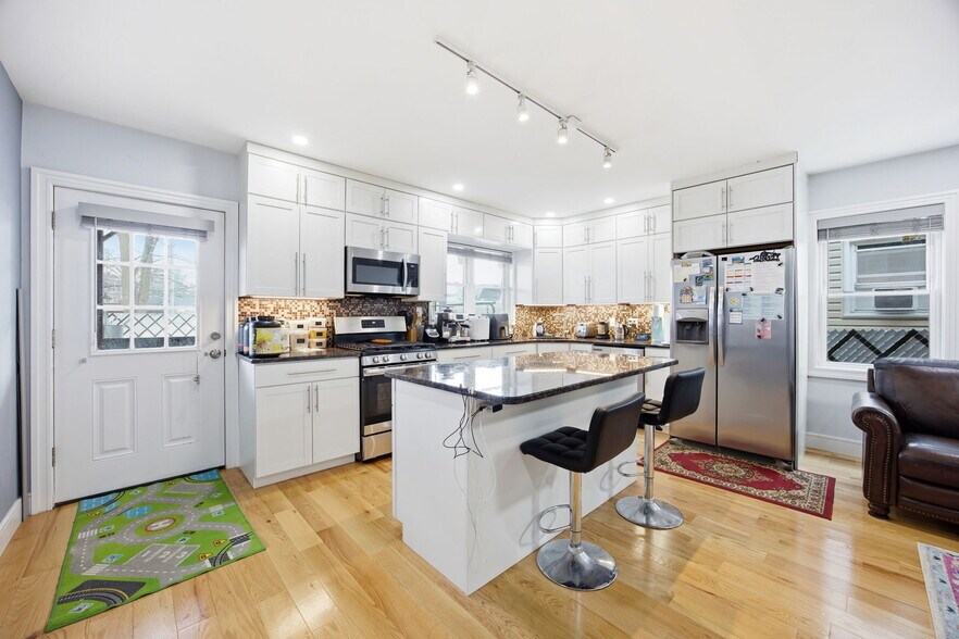 More Photos Of 96 Coale Ave, Staten Island Multifamily For Sale