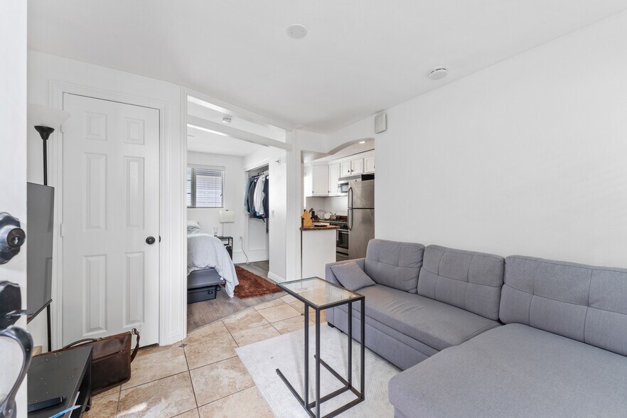 More Photos Of 126 E Balboa Blvd, Newport Beach Multifamily For Sale