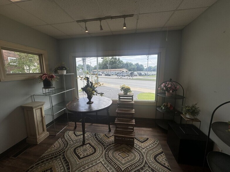 More Photos Of 4450 Dixie Hwy, Louisville Freestanding For Sale