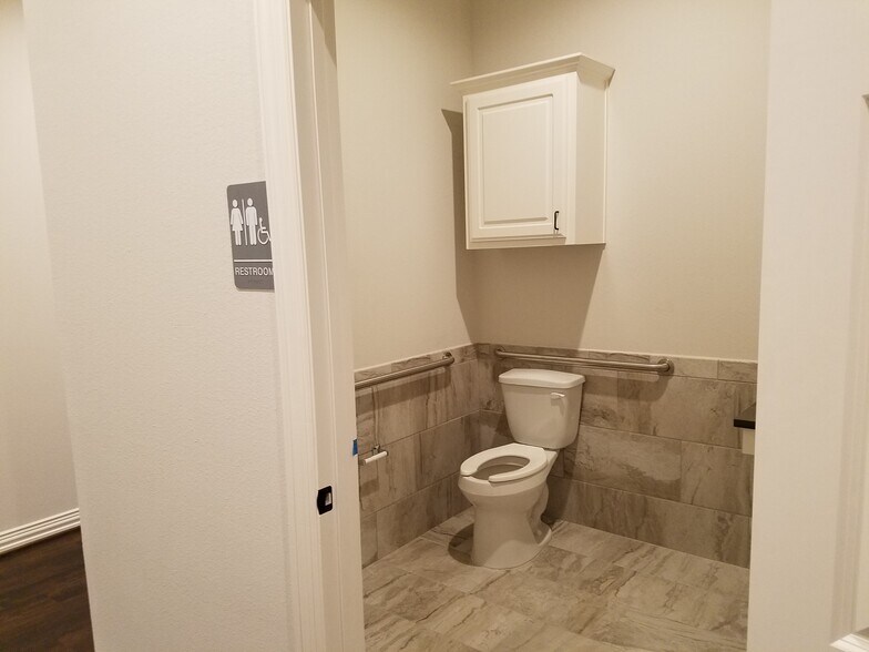 More Photos Of 8668 John Hickman Pky, Frisco Medical For Lease