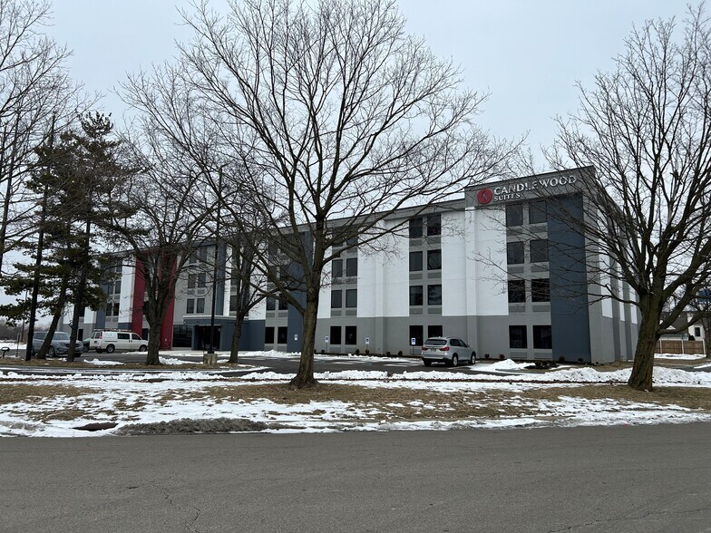 More Photos Of 1100 Mediterranean Ave, Columbus Hotel For Sale