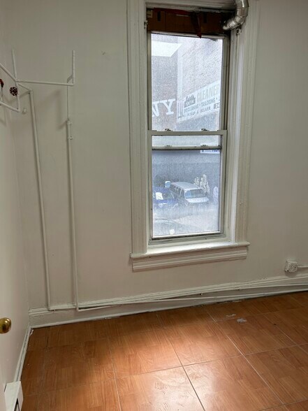 More Photos Of 101-103 W 17th St, New York Storefront Retail Residential For Lease