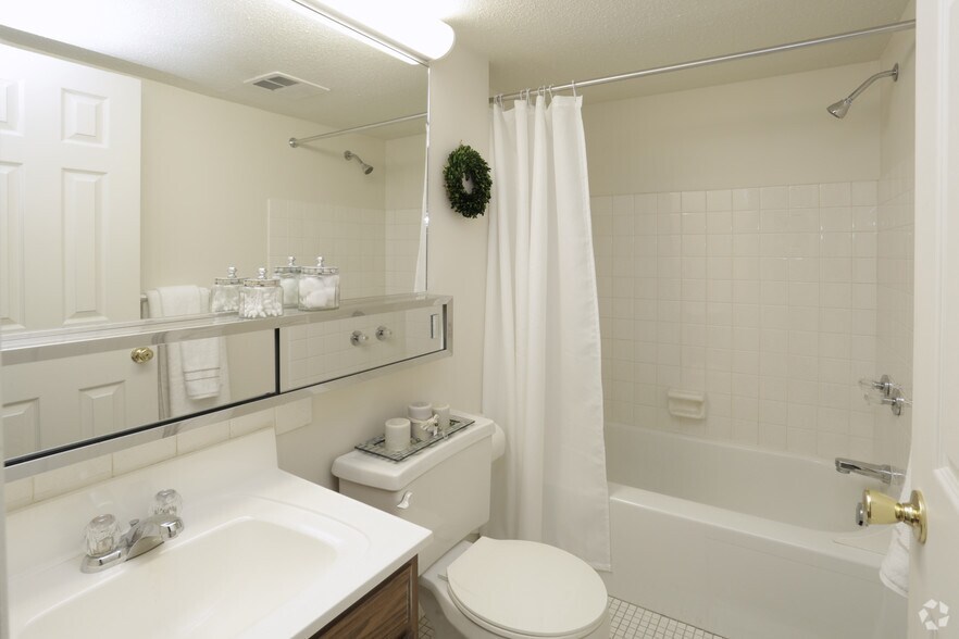 More Photos Of 815 E Grandview Blvd, Erie Apartments For Sale